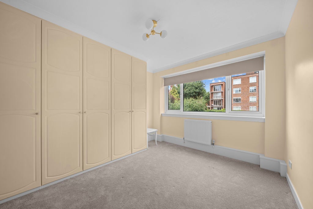 Flat Fellows Road in Greater London