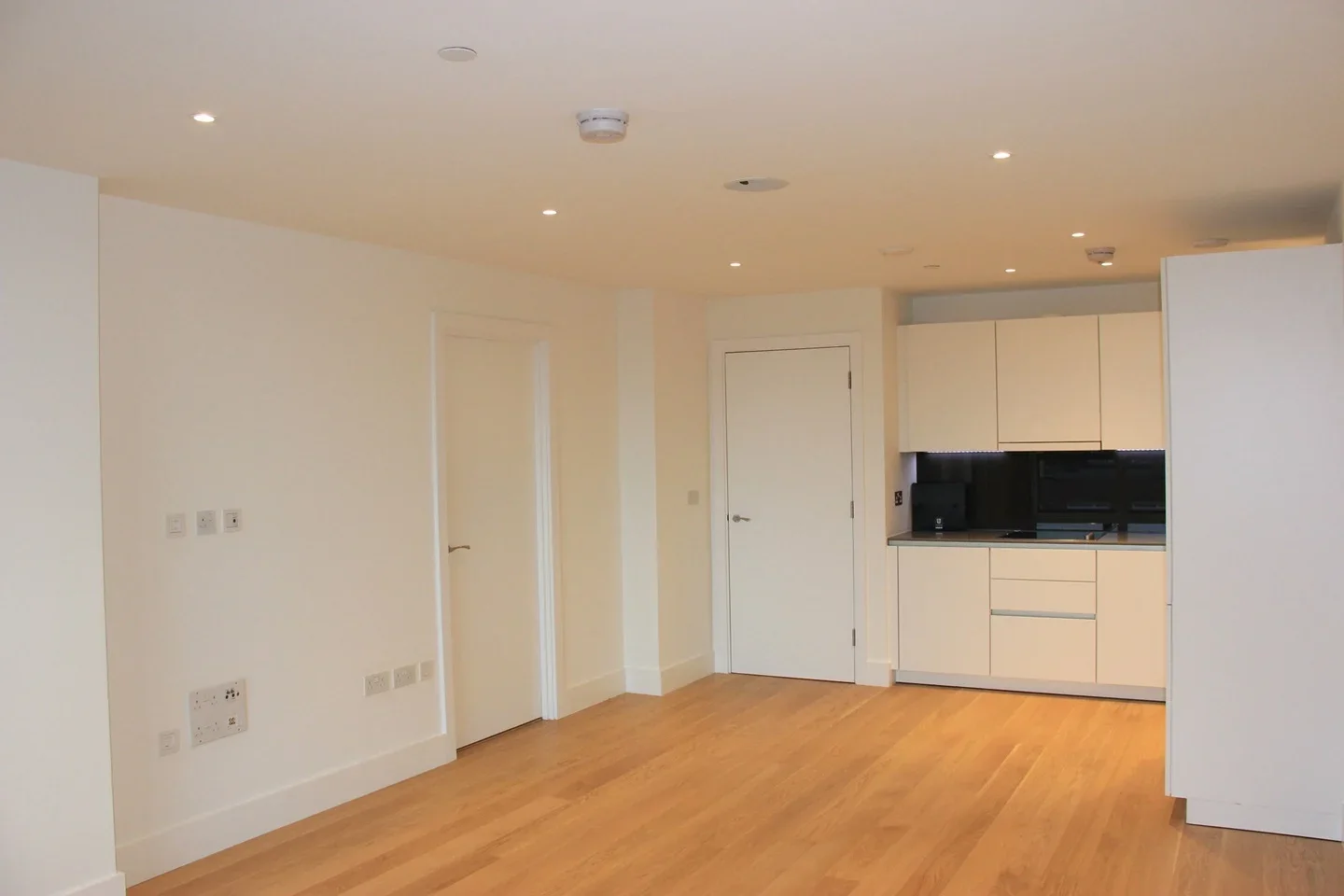 Flat Upper Richmond Road in Greater London