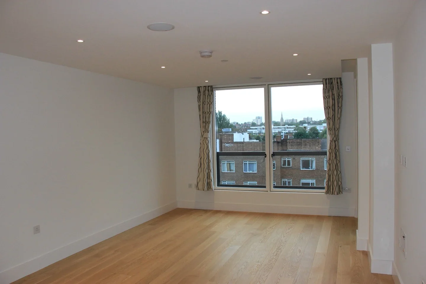 Flat Upper Richmond Road in Greater London