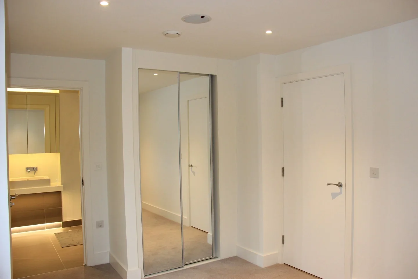 Flat Upper Richmond Road in Greater London
