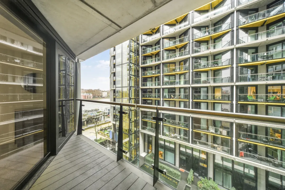 Flat Tideway Walk in Greater London