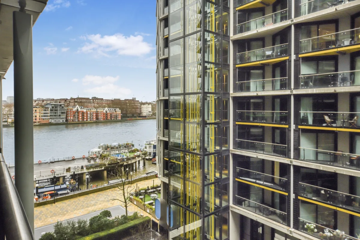 Flat Tideway Walk in Greater London