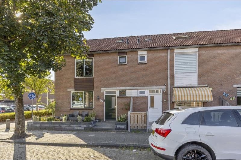 Huis Parelgras 13 in Spijkenisse