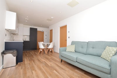 Flat Chertsey Road in Woking