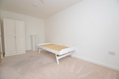 Flat Chertsey Road in Woking