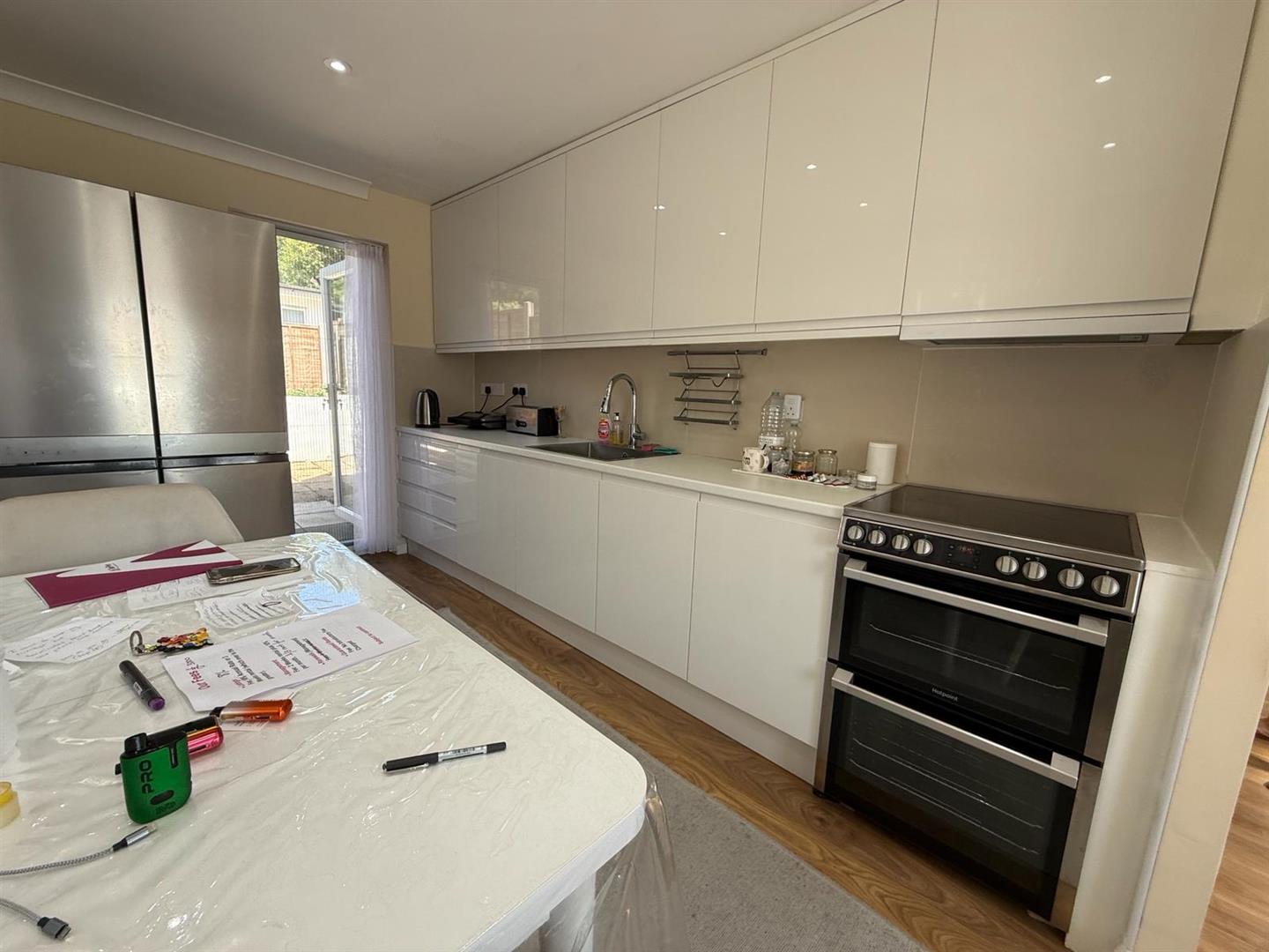 House Sturgess Avenue in Greater London