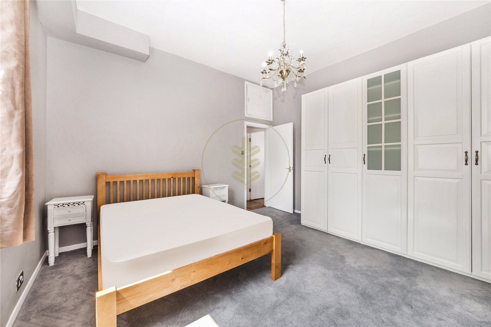 Flat Gondar Gardens in Greater London