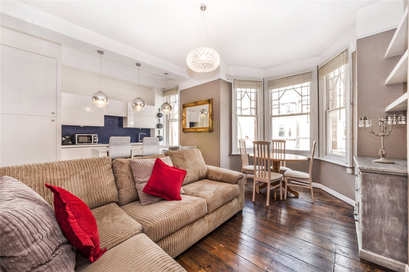 Flat Gondar Gardens in Greater London
