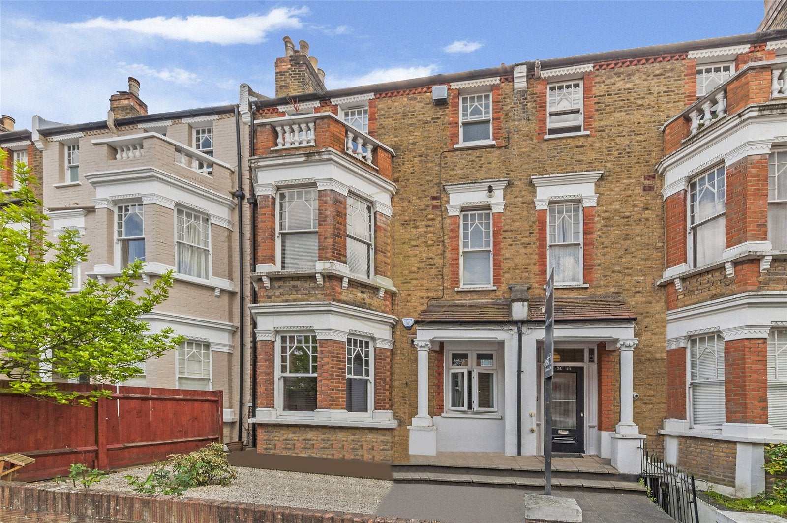 Flat Gondar Gardens in Greater London