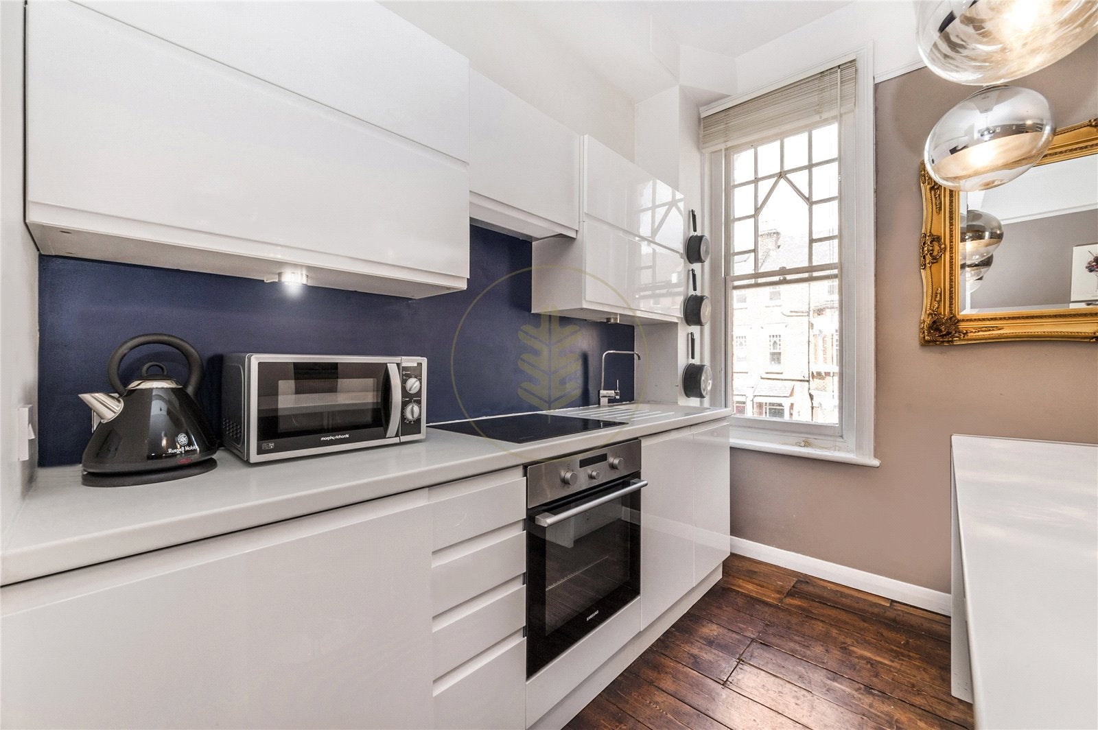 Flat Gondar Gardens in Greater London