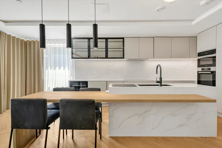 Flat Armitage Road in Greater London