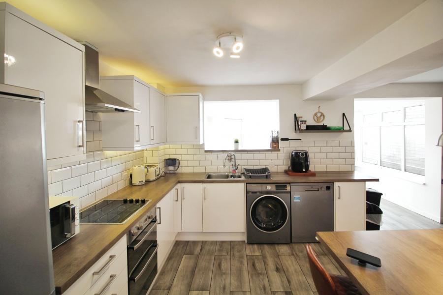 House Philippa Close in Bristol