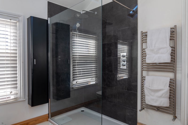 Room Bourne Road in Greater London