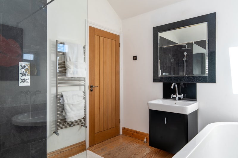 Room Bourne Road in Greater London
