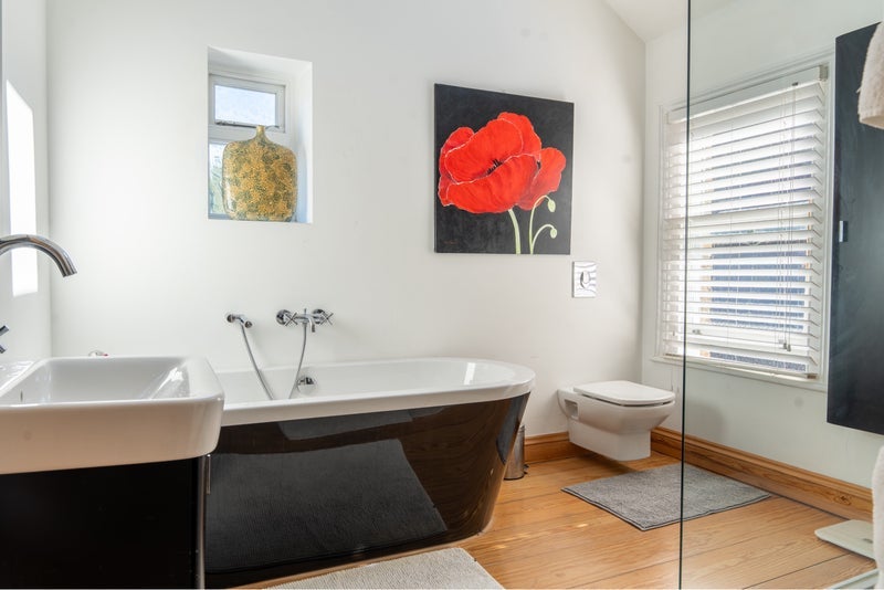 Room Bourne Road in Greater London