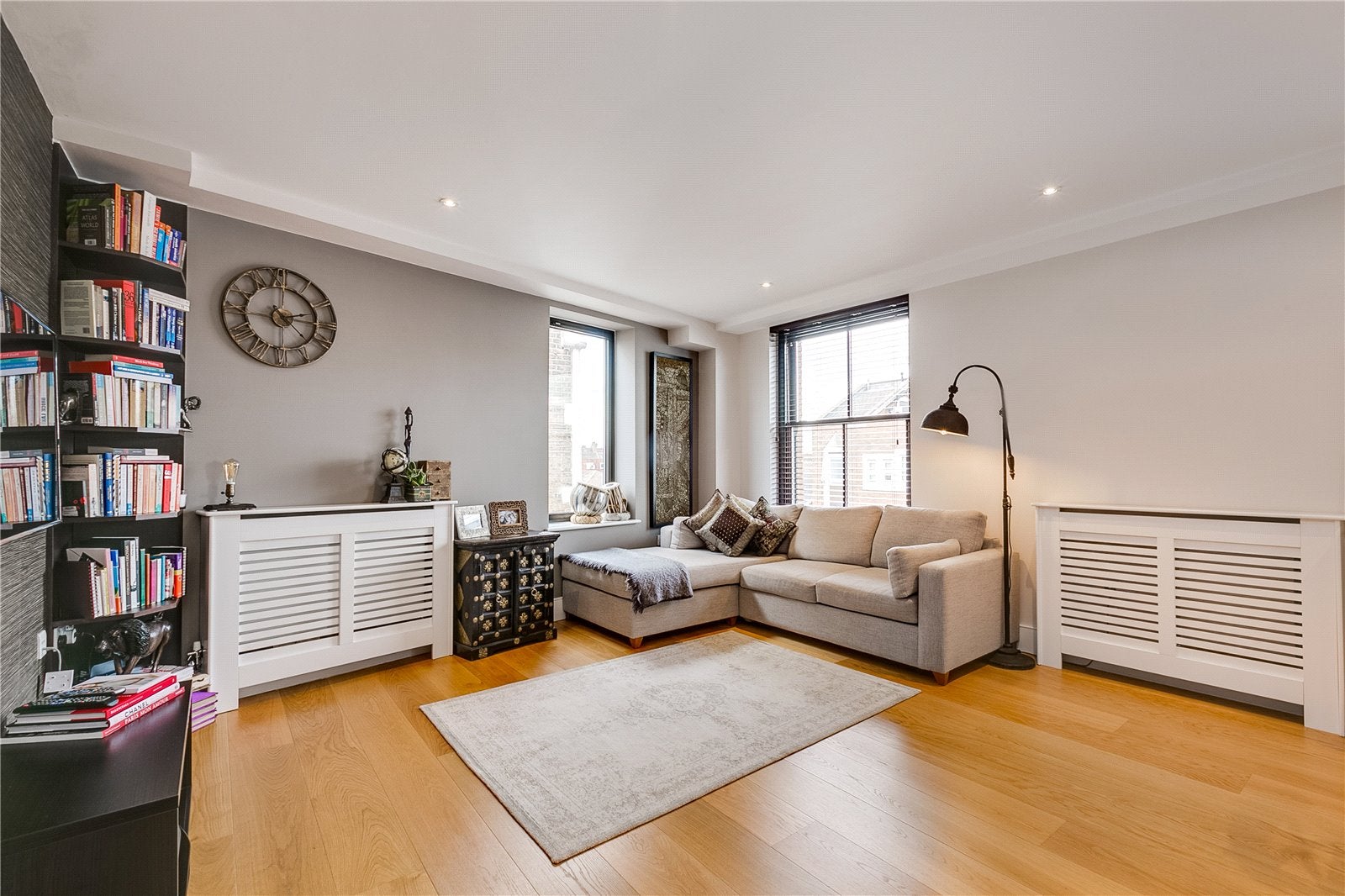 Flat Askew Road in Greater London