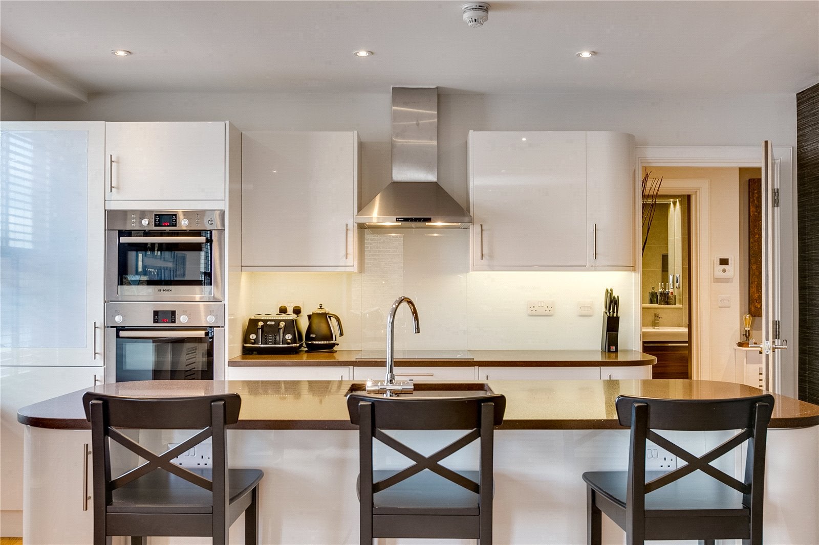 Flat Askew Road in Greater London
