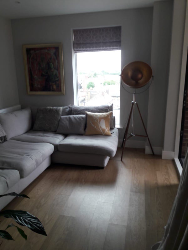 Room Plough Lane in Greater London