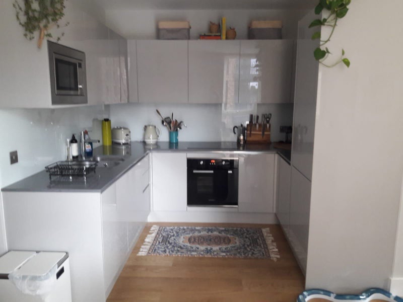 Room Plough Lane in Greater London