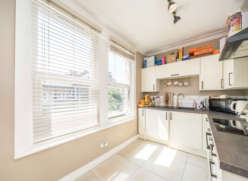 Flat Poynders Road in Greater London