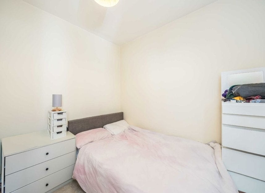Flat Poynders Road in Greater London
