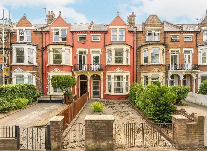 Flat Poynders Road in Greater London