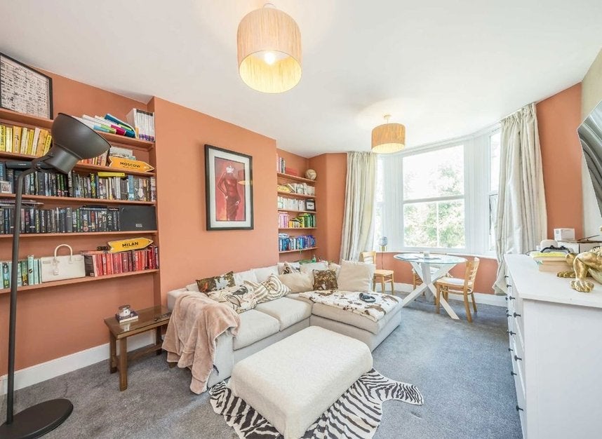 Flat Poynders Road in Greater London