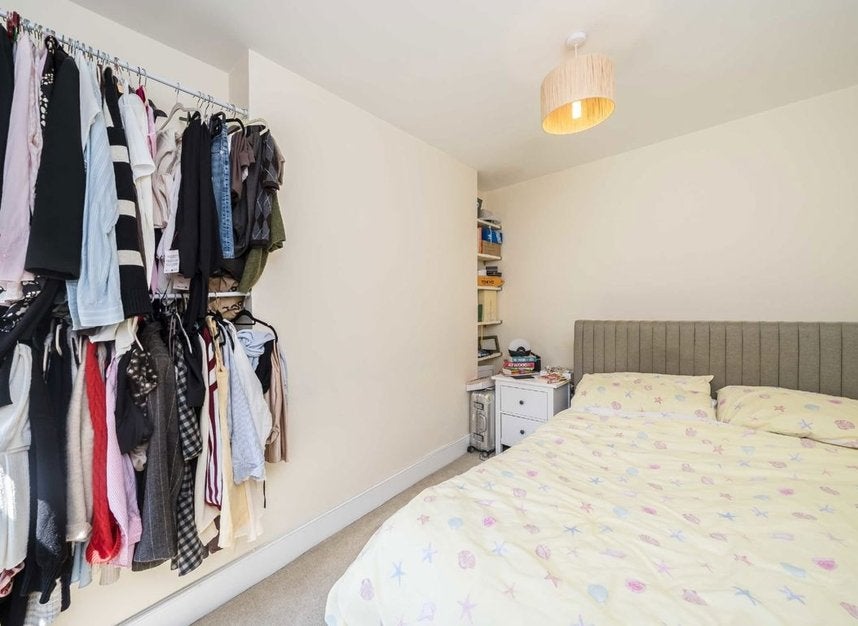 Flat Poynders Road in Greater London