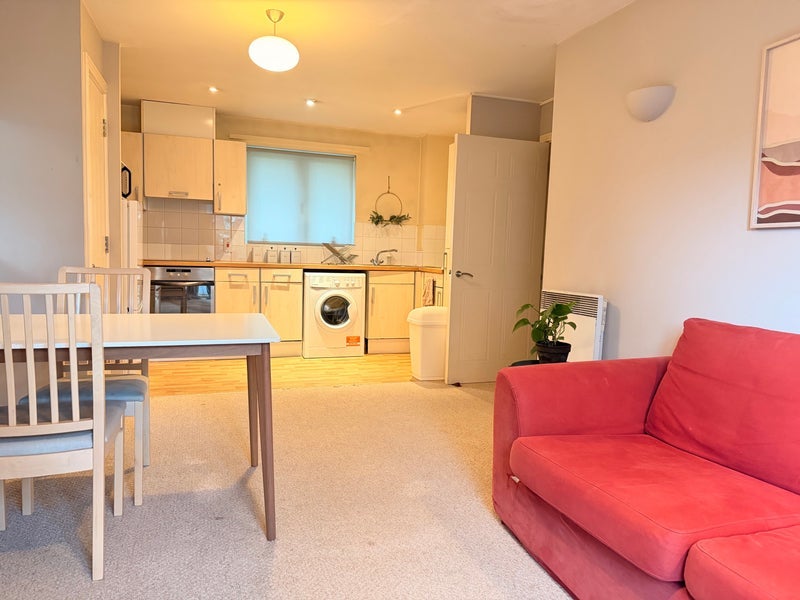 Room Windmill Lane in Greater London