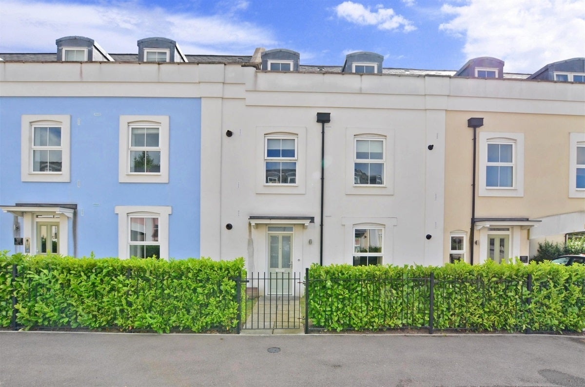 Flat Station Road in Tunbridge Wells