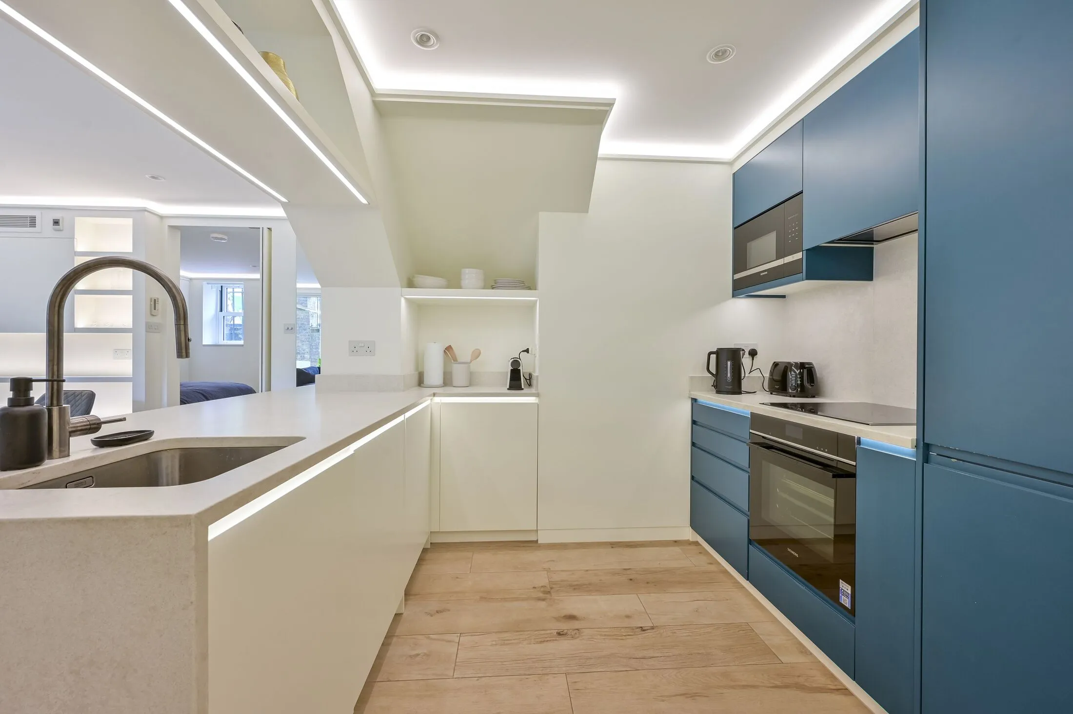 Flat Battersea Park Road in Greater London