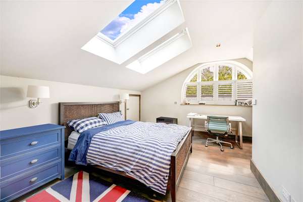 House Buer Road in Greater London
