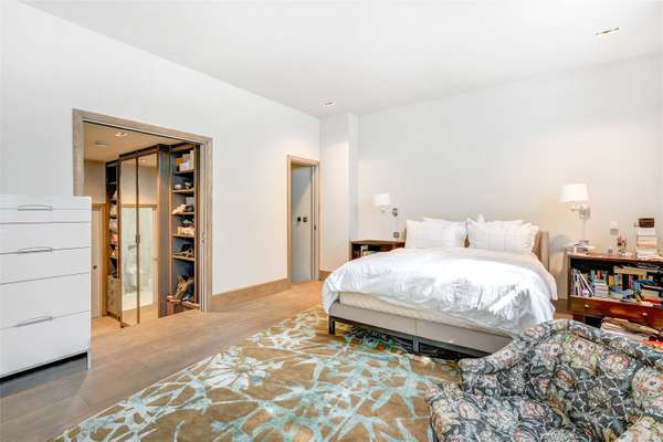 House Buer Road in Greater London