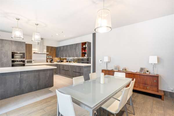 House Buer Road in Greater London
