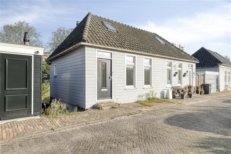 Huis Oostzanerdijk 114 in Amsterdam