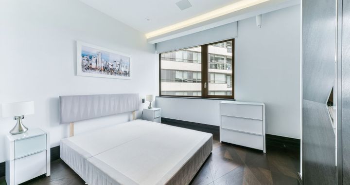 Flat Earls Way in Greater London