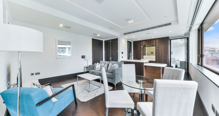 Flat Earls Way in Greater London