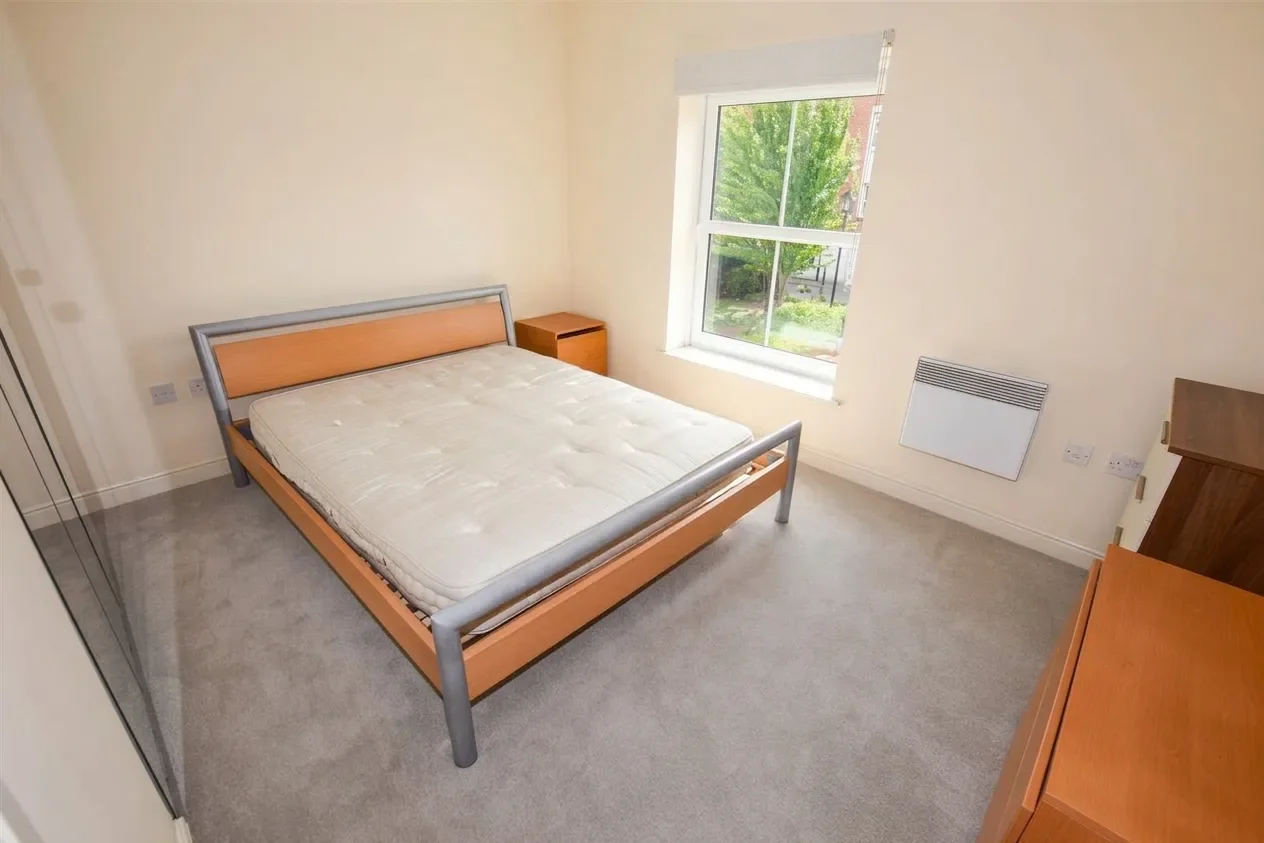 Flat Crowder Close in Greater London