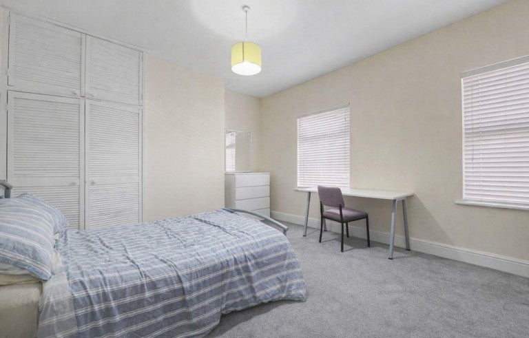 Room Stanley Road in Coventry
