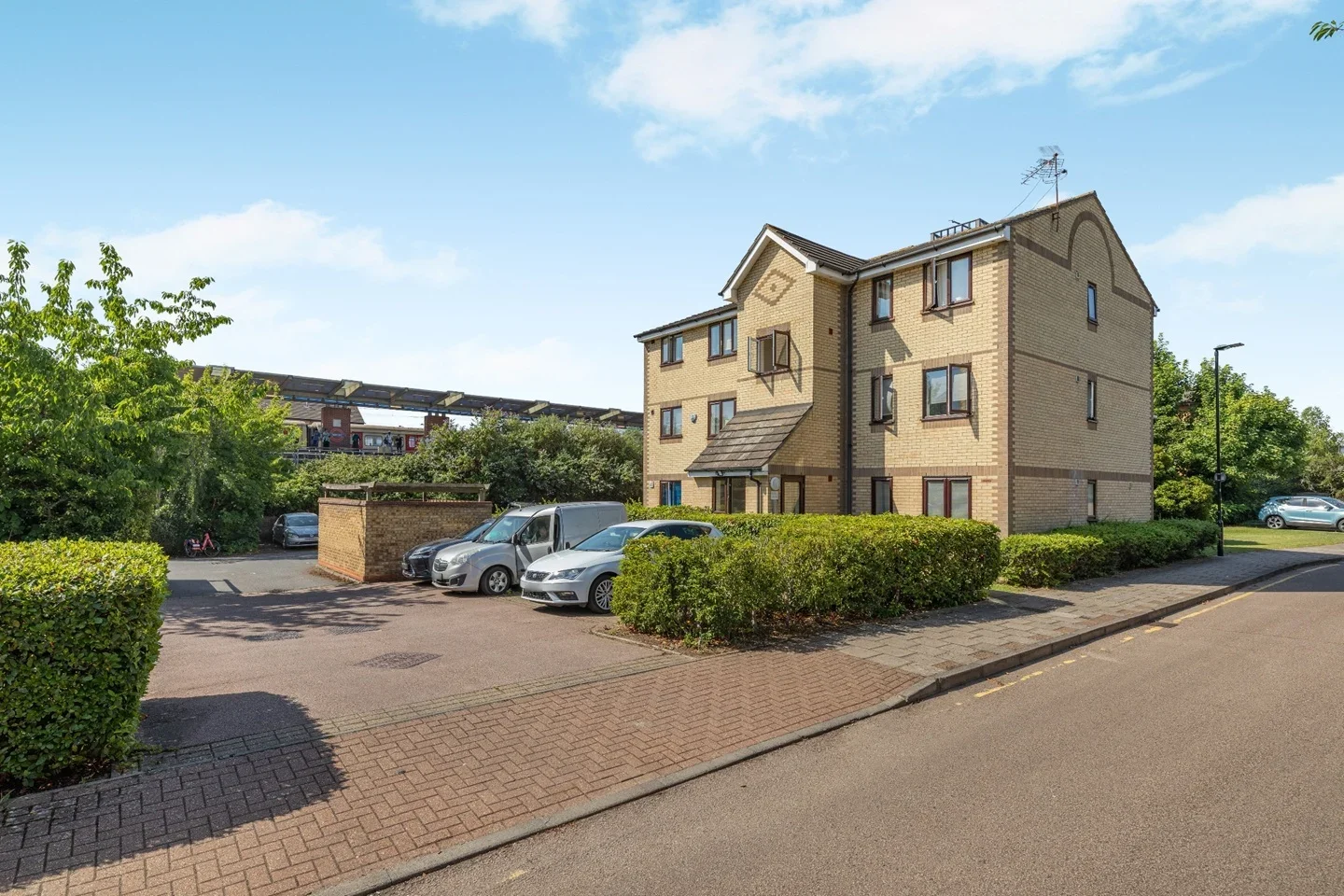 Flat Jack Clow Road in Greater London