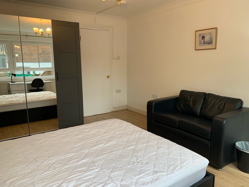 Flat Earlsferry Way in Greater London