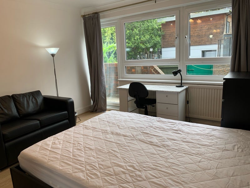 Flat Earlsferry Way in Greater London