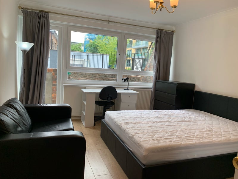 Flat Earlsferry Way in Greater London