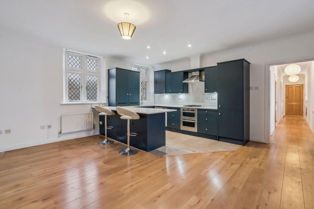 Flat Gilbert Scott Court in Amersham