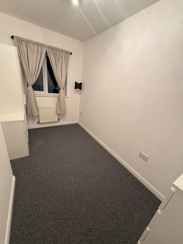 Room Eaton Drive in Southport