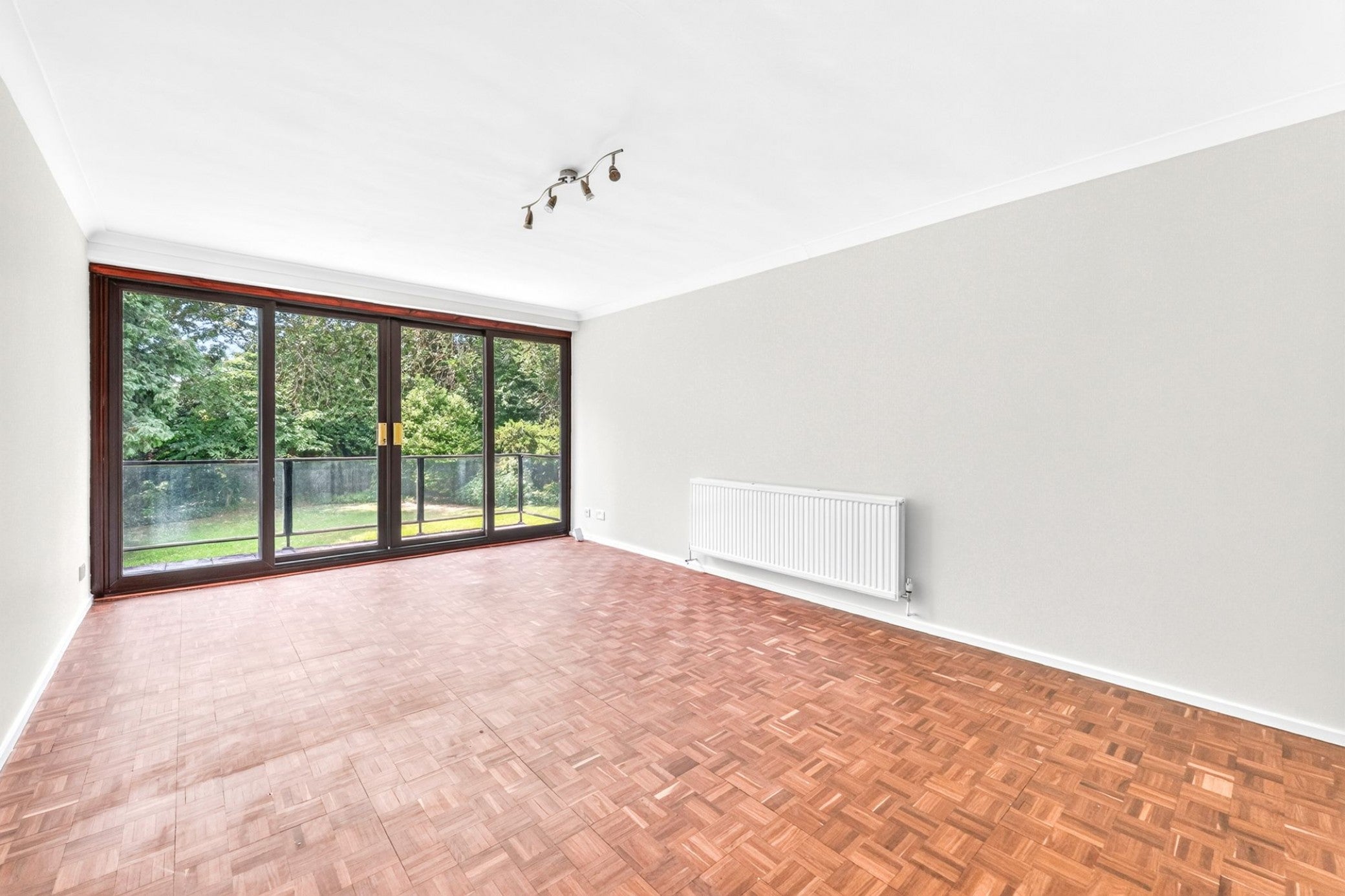 Flat Southwood Lawn Road in Greater London
