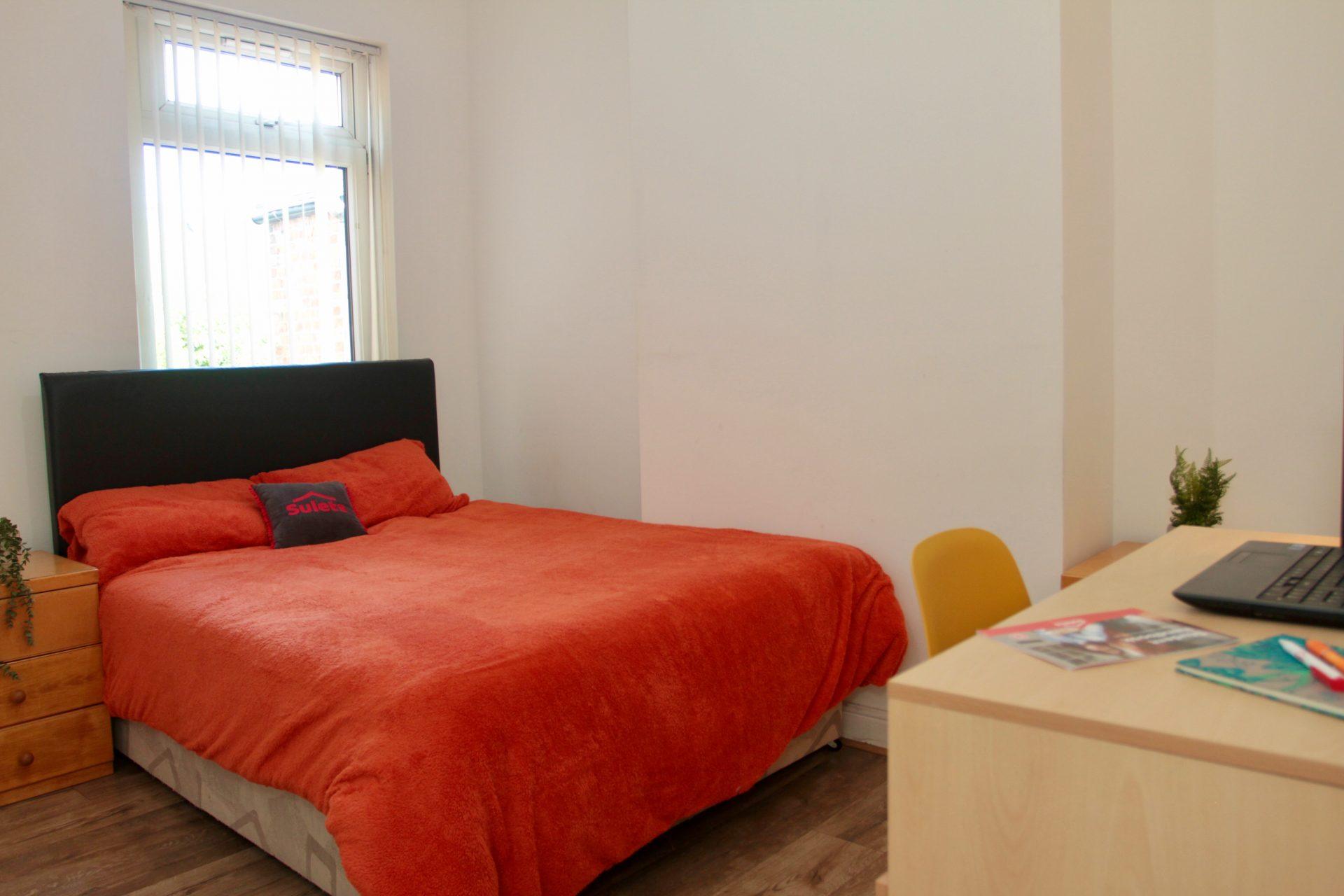 Room Avenue Road Extension in Leicester