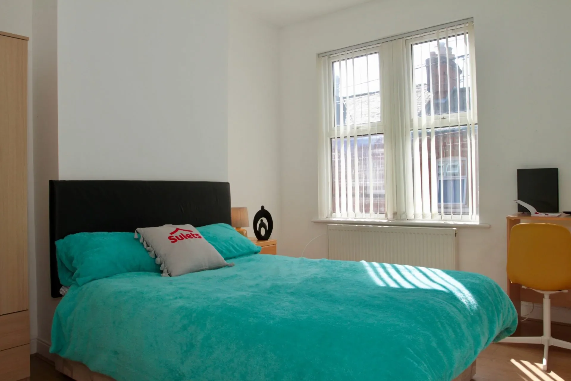 Room Avenue Road Extension in Leicester