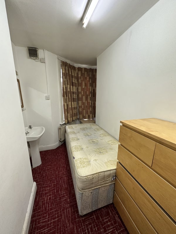 Room Talgarth Road in Greater London