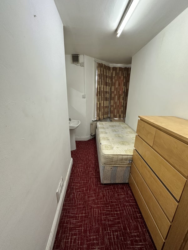 Room Talgarth Road in Greater London